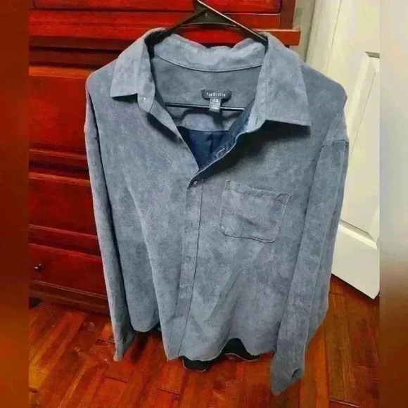Van Heusen Mens 100 percent polyester Button Down long sleeve shirt - Picture 1 of 6